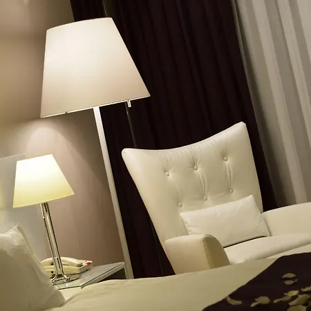 Akra V - Access To Akra